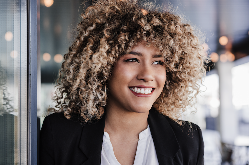 What are the key elements that should be included in my headshot